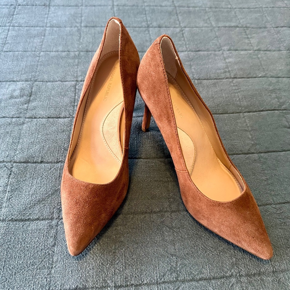 Lightly Used - Size 7 - BANANA REPUBLIC Brown Suede Stiletto Pointed Toe Pumps